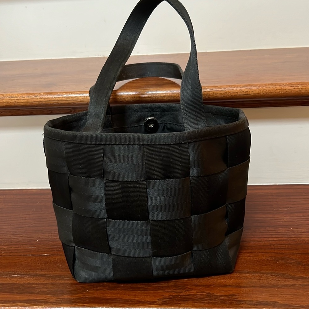 EUC—The Original Harveys Seatbelt Black Satchel